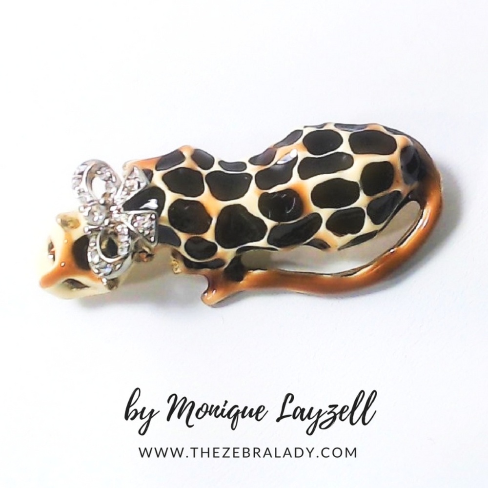 The Cutest Leopard Enamel Crystal Bow Brooch